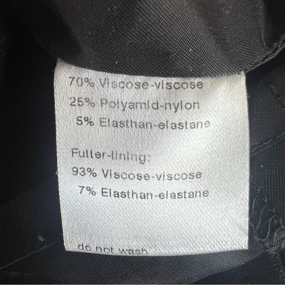 AKRIS PUNTO
Black Jersey Zip Front Cap Sleeve Dress - Picture 8 of 8